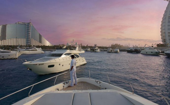 Charter Luxury Yacht in Dubai at Jumeirah Yacht Club | Jumeirah