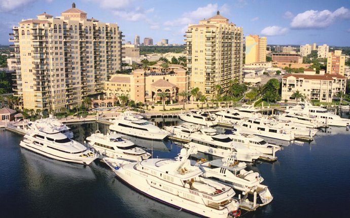 How to Charter a Yacht in Fort Lauderdale