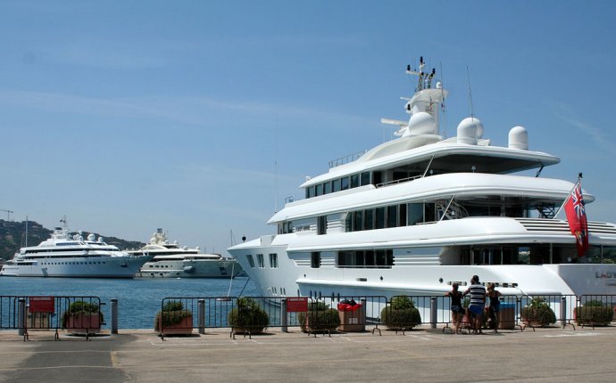 Luxury yacht - Wikipedia