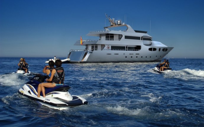 Luxury yachts for sale - Sale & purchase