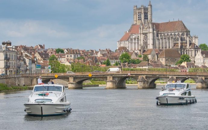 River & Canal Boating - Rent a Boat | Le Boat