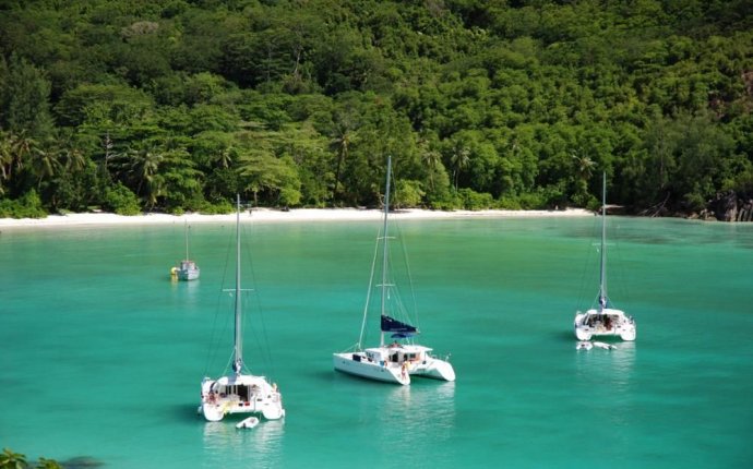 Sailboat Charters, Companies and Chartering Tips | Cruising World