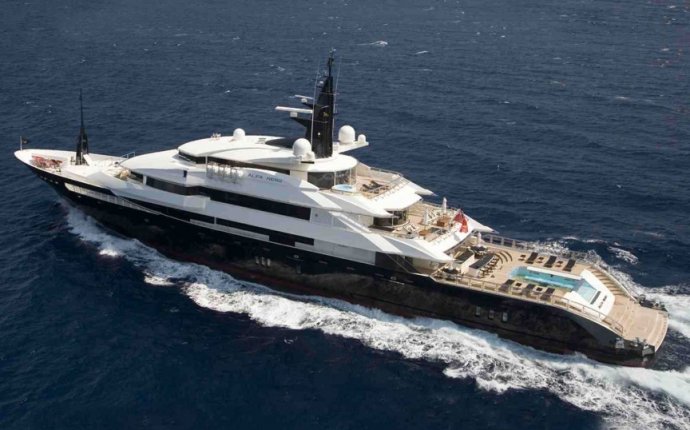 Top 5 Celebrities With The Nicest Yachts! – The Millionaire Bible