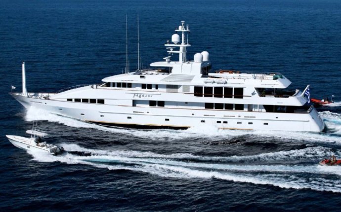 Charter a private Yacht